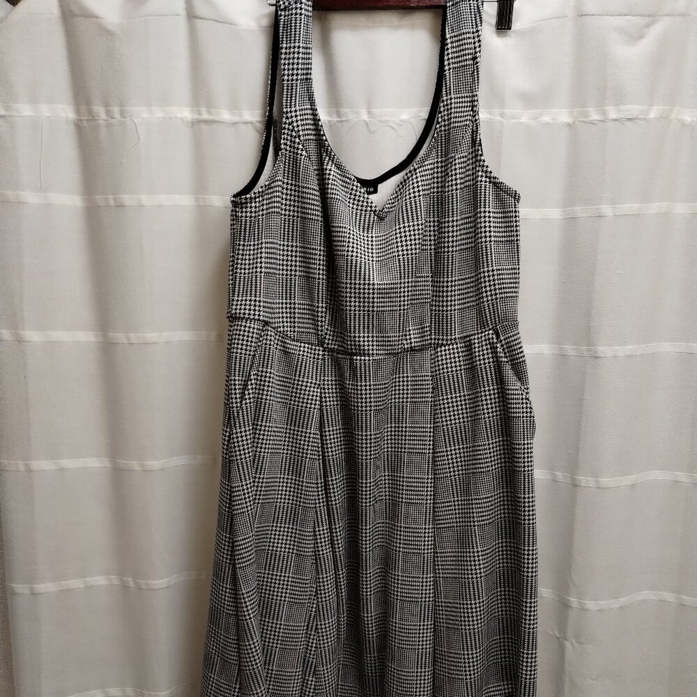 Torrid Houndstooth V-neck Dress- With Pockets!